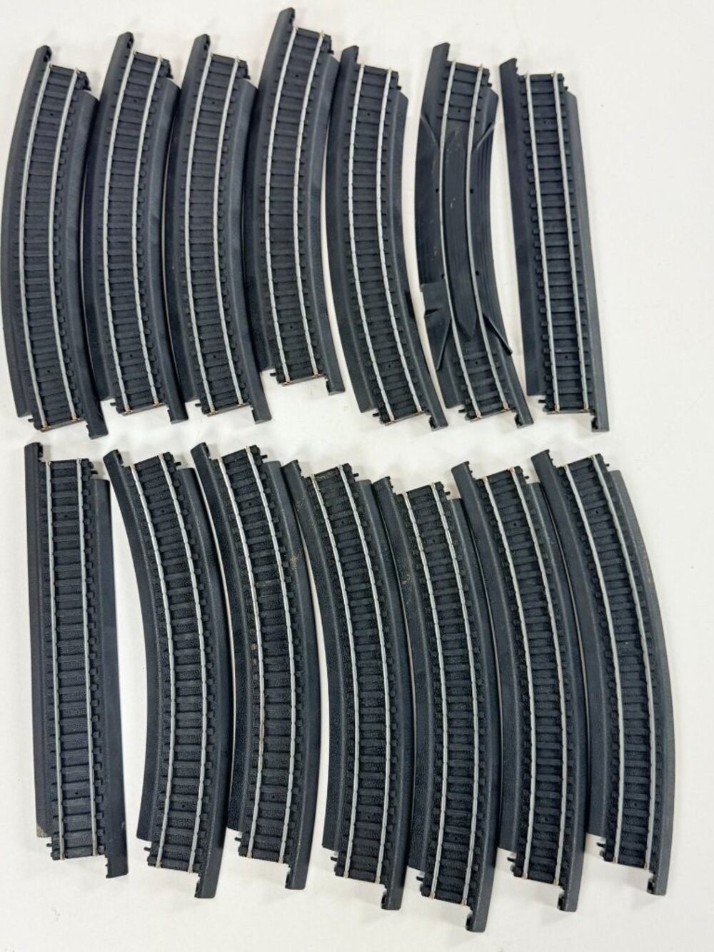 Life Like HO Scale Lot of 14 Power Loc 12 Curved & 2 Straight Train Track